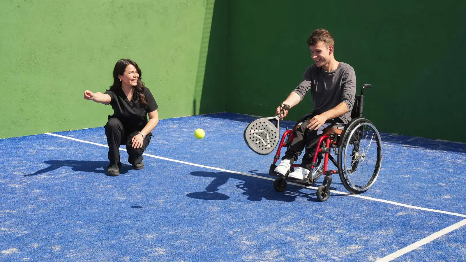 Foto de una sesión de fisioterapia en un domicilio