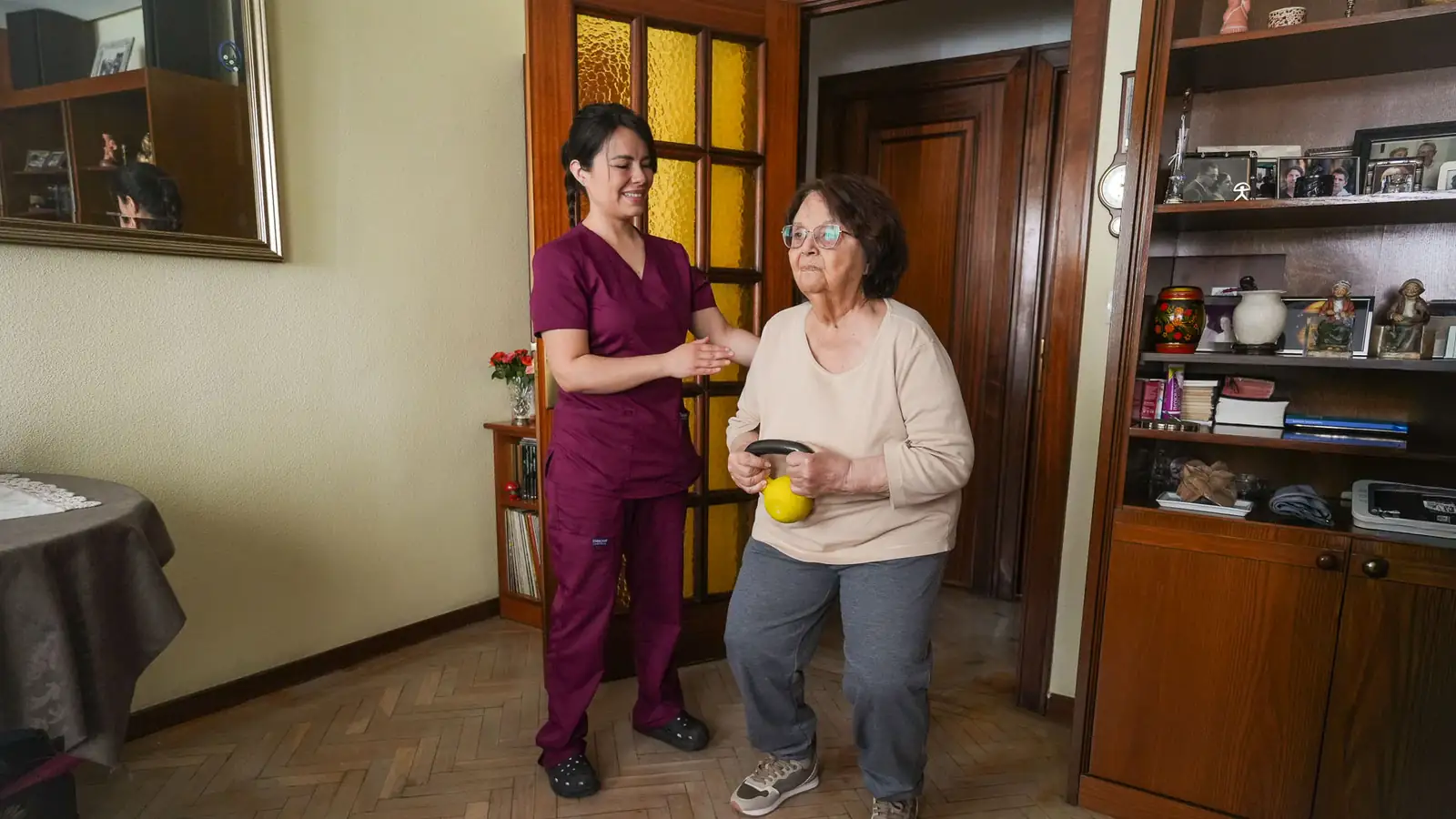 Sesión de fisioterapia neurológica — ejercicio principal