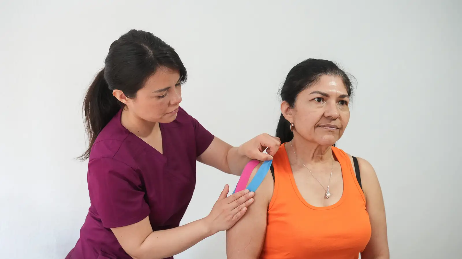 Sesión de fisioterapia neurológica — ejercicio principal