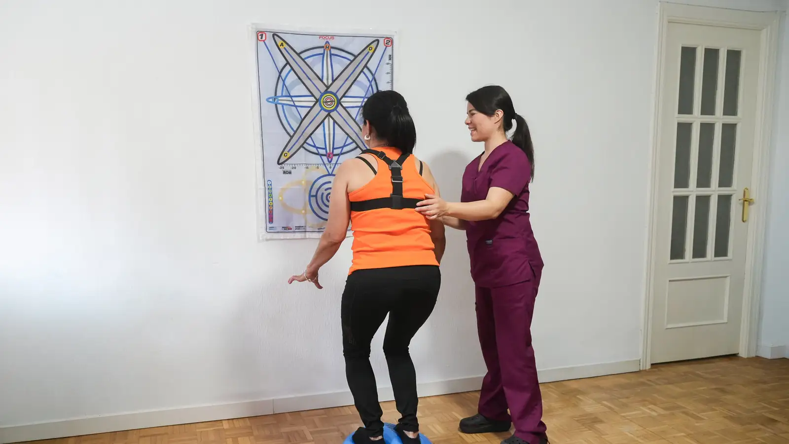 Sesión de fisioterapia neurológica — ejercicio principal